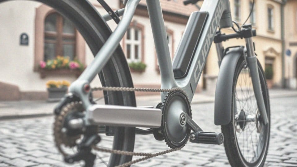 Jakie są różnice między silnikiem w piaście a silnikiem centralnym w rowerach elektrycznych damskich?