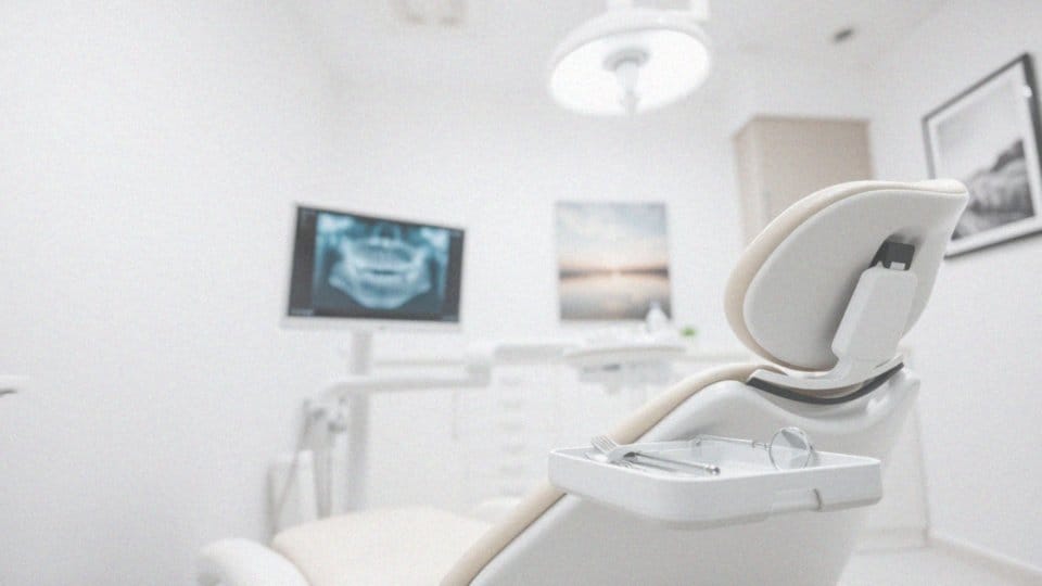 Jak dentysta może pomóc w usunięciu mleczaka?