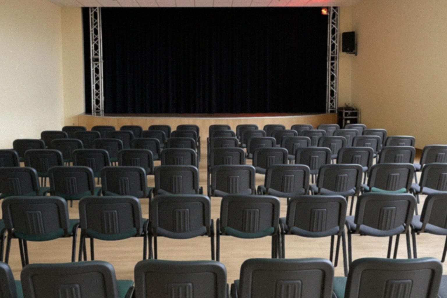 Spektakl „PercepcJA” w Wałczu – owocne spotkanie sztuki i różnych wrażeń