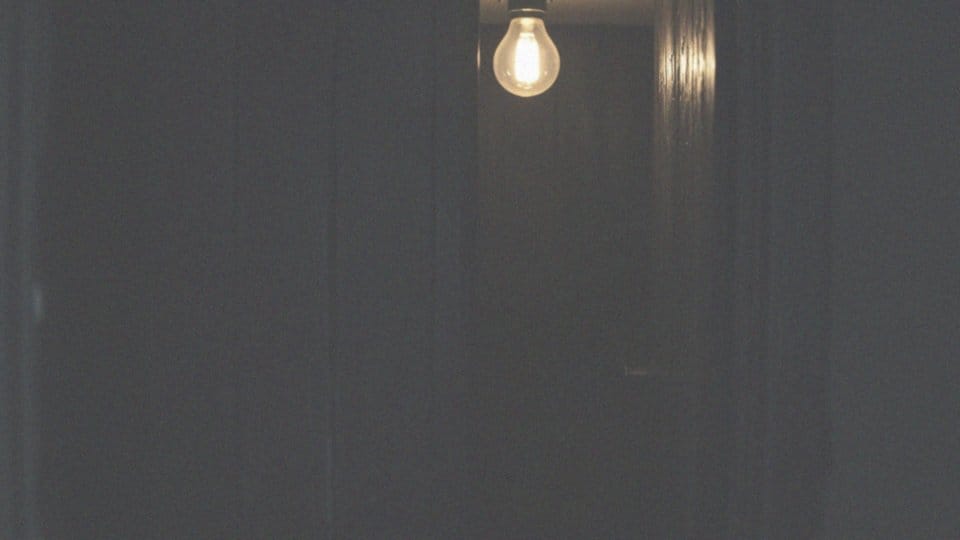 Notorycznie – co to znaczy i w jakim kontekście jest używane?